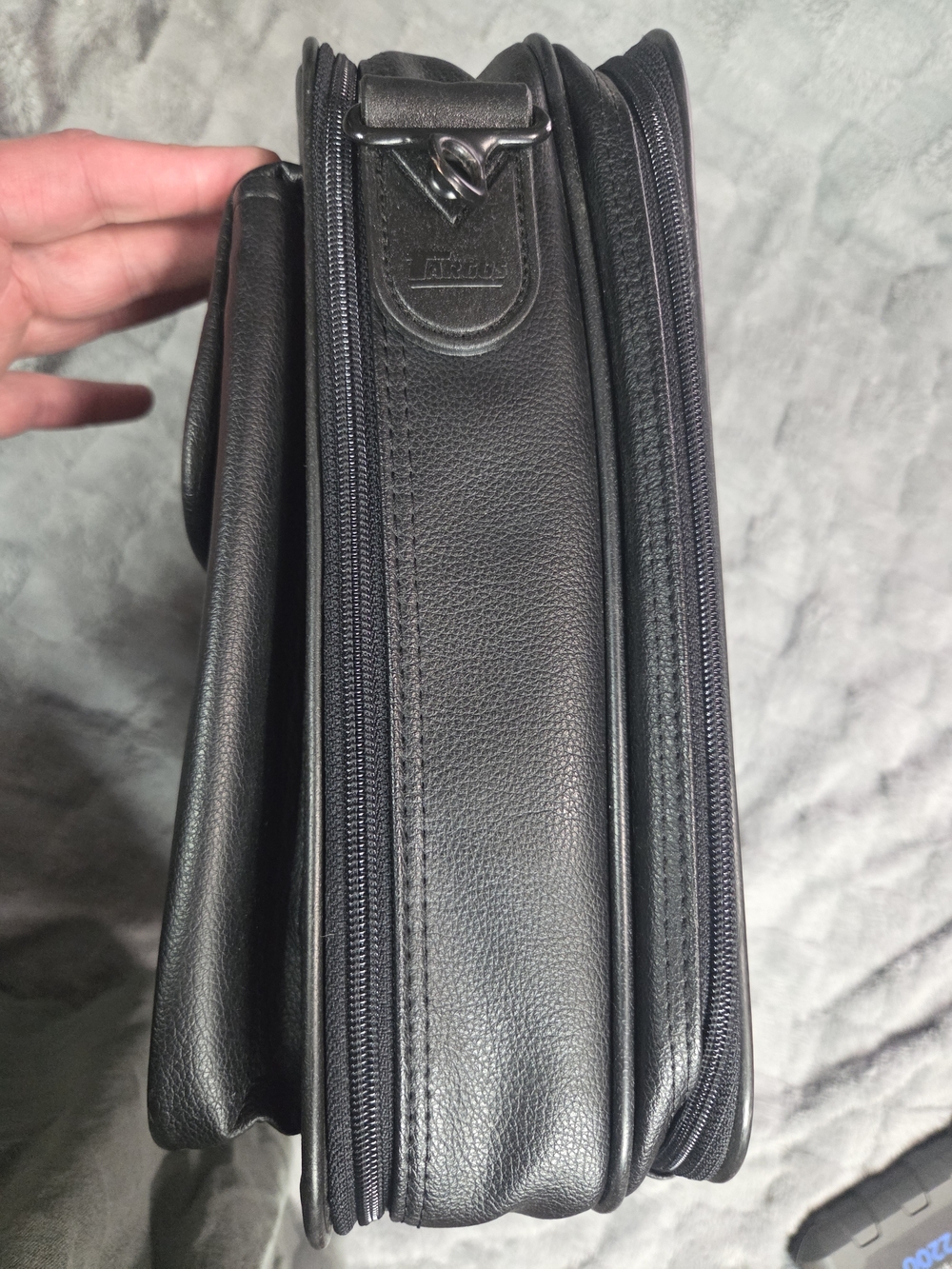 Targus Black Laptop Bag with Red Stitching - Picture 9 of 10